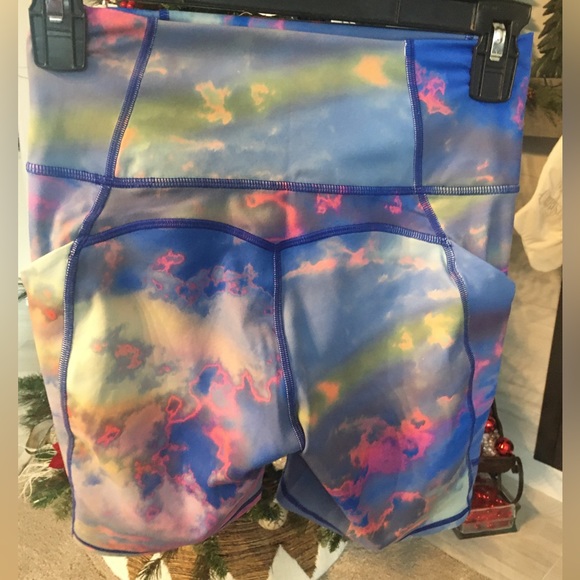 Oasis PureLuxe High-Waisted 6'' Shorts Size XS - Picture 5 of 7